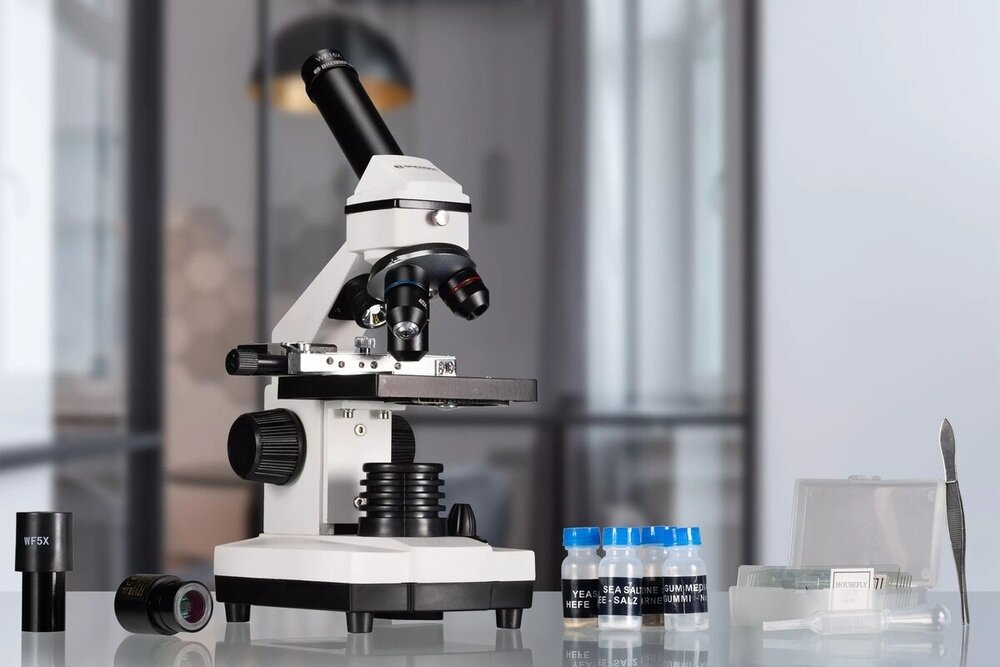 Mikroskop BRESSER Biolux NV do obserwacji szkolnych i hobbystycznych