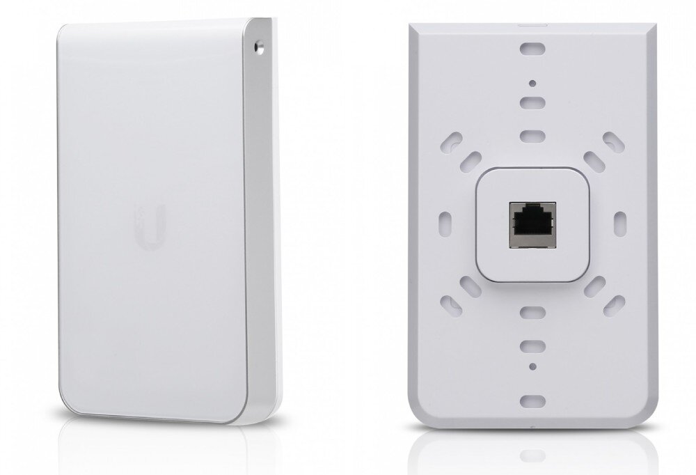 Punkt dostępu UBIQUITI UAP-IW-HD Widok z przodu i z tyłu białego panelu urządzenia z widocznym portem sieciowym oraz otworami montażowymi na tylnej obudowie