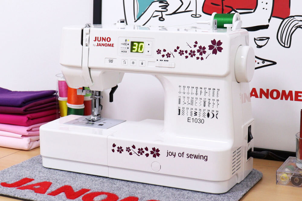 Maszyna do szycia JANOME E1030 solidna konstrukcja elegancki design szereg funkcji dla początkujacych oraz zaawansowanych użytkowników różnorodne projekty szyciowe kreatywne pomysły