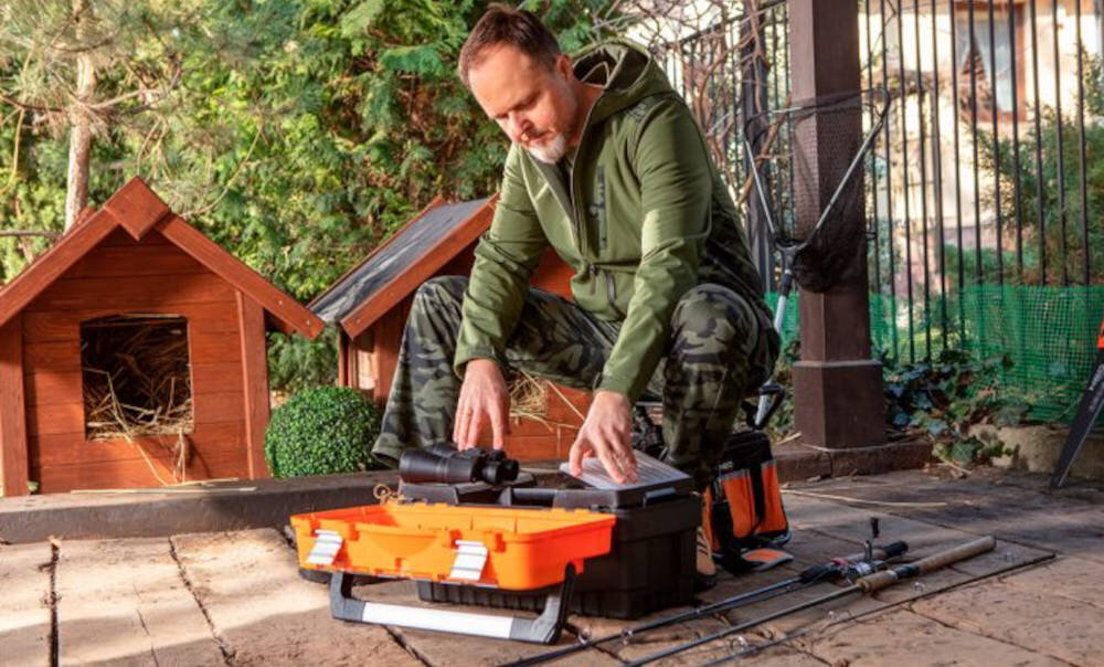 Kurtka robocza NEO TOOLS Softshell 81-553-L (rozmiar L) lifestyle prezentacja wygląd wizualizacja osoba prezentująca