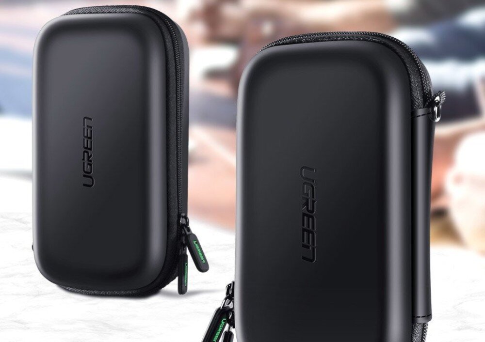 Etui na dysk UGREEN 50274 LP128 Dwa czarne, usztywniane pokrowce o różnych rozmiarach ustawione pionowo obok siebie, z widocznymi zamkami błyskawicznymi i logotypem na froncie