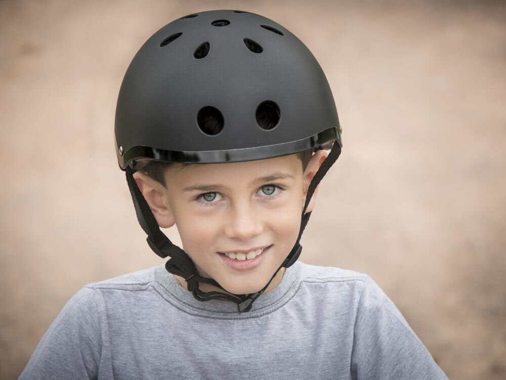 Kask HORNIT BLS802 Czarny dla Dzieci (rozmiar S) normy bezpieczeńswa wesoły motyw