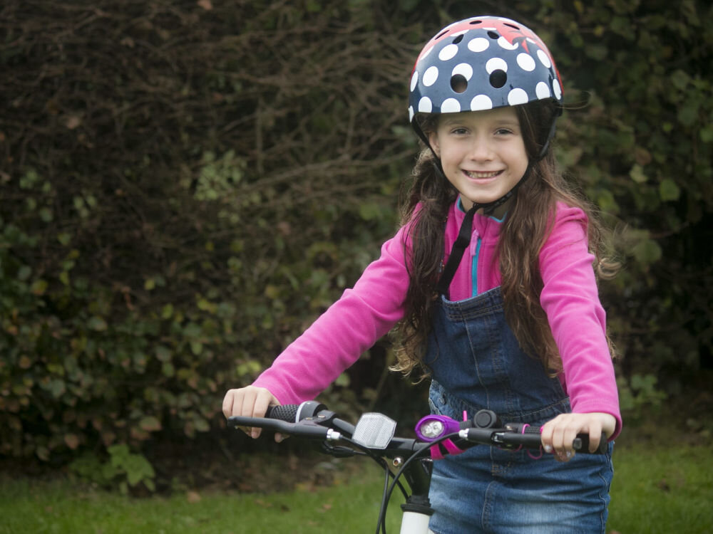 Kask HORNIT Polka Dot Wielokolorowy dla Dzieci (rozmiar S) lampka tryby wentylacja