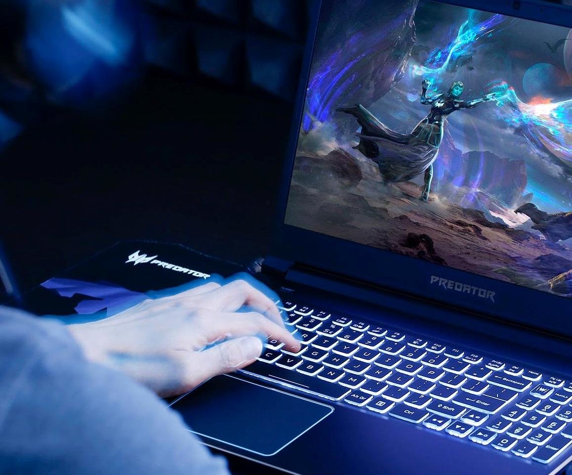 Laptop ACER Predator Helios 300 - Laptop