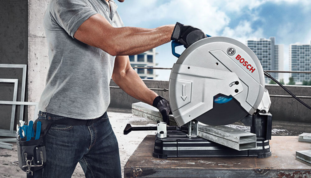 Przecinarka BOSCH Professional GCO 14-24 J 0601B37200 opatentowany system zacisków o 20% większe wykorzystanie tarczy duży element bazowy z gumowymi wypustkami cięcie pod kątem 45 stopni głębokość do 115 mm pod kątem 90 stopni do 130 mm