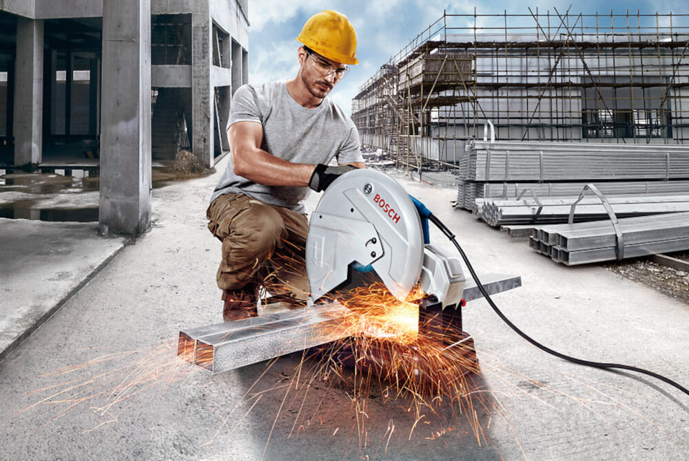 Przecinarka BOSCH Professional GCO 14-24 J 0601B37200 do ogólnych prac renowacyjnych na zewnątrz w budownictwie lądowym do cięcia pełnej stali do cięcia pod kątem 45 stopni prostokątnych litych prętów stalowych do cięcia prętów zbrojeniowych wytrzymała podstawa z gumową stopką
