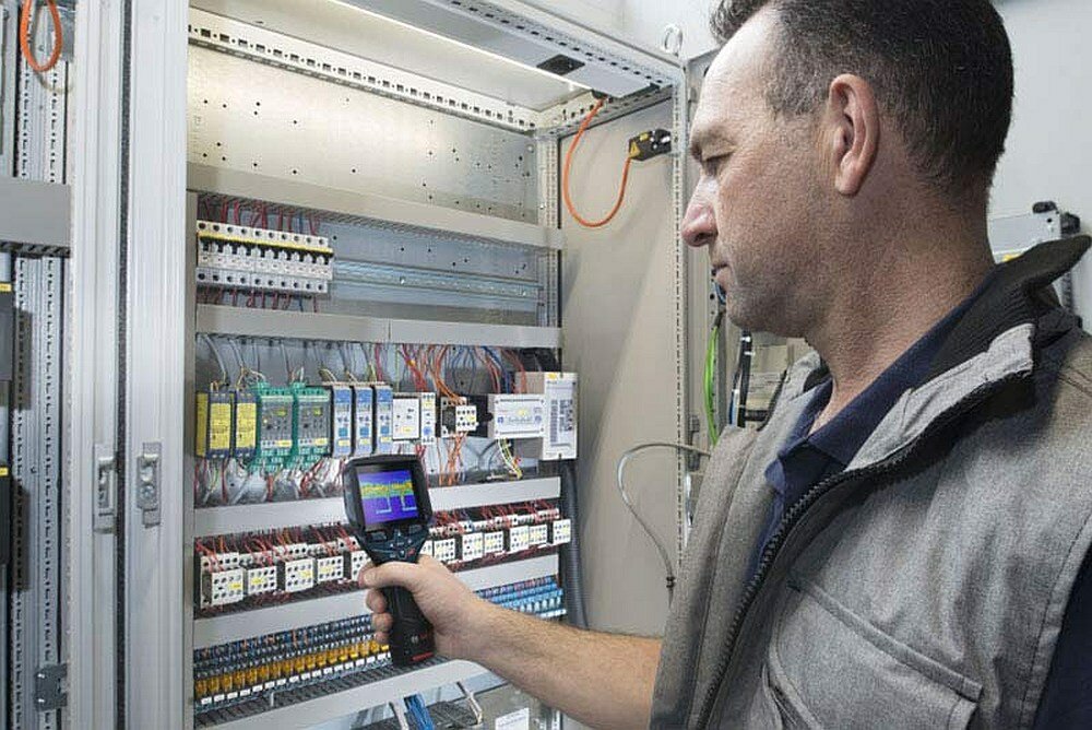 Kamera termowizyjna BOSCH Professional GTC 400 C praca ekran pomiar zakres aplikacja