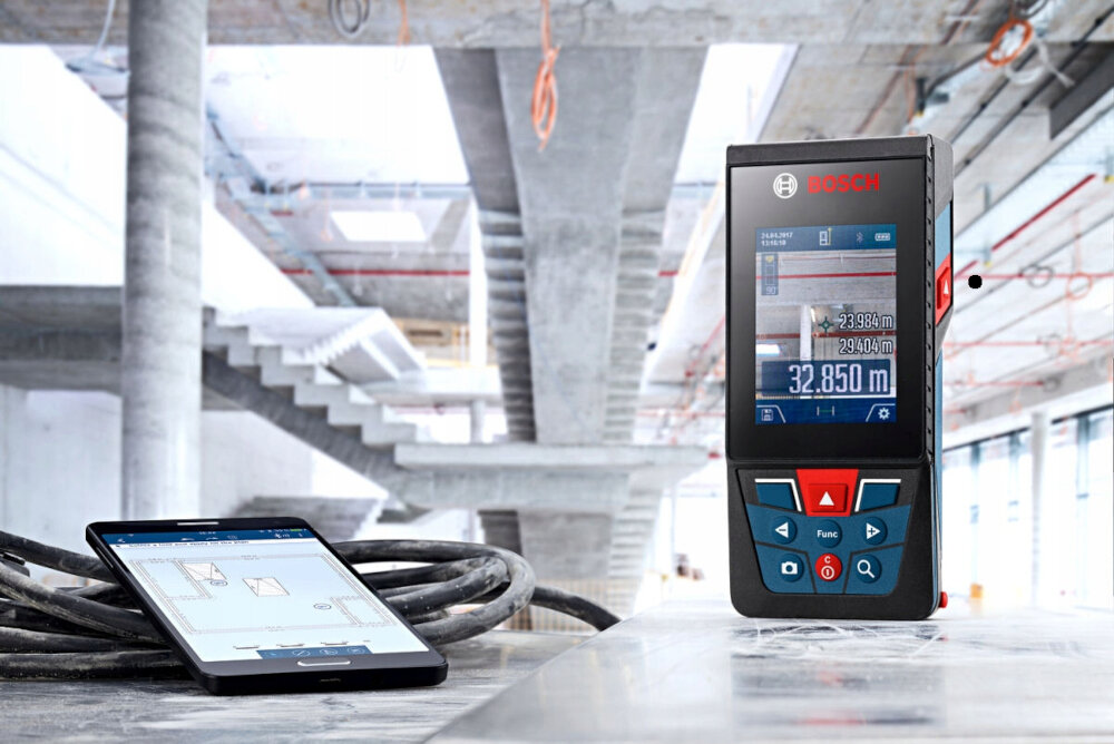 Dalmierz laserowy BOSCH GLM 120 C czytelność odczytywania pomiarów wyświetlacz kolorowy 2,8 cala pobieranie dokumentowanie pomiarów USB aplikacja Measure Master