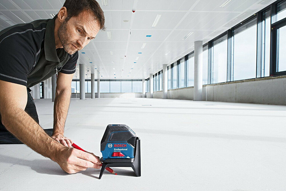 Laser liniowy BOSCH Professional GCL 2-15 zasięg do 15 metrów dokłność pomiaru +/- 0,3 mm przenoszenie punktów