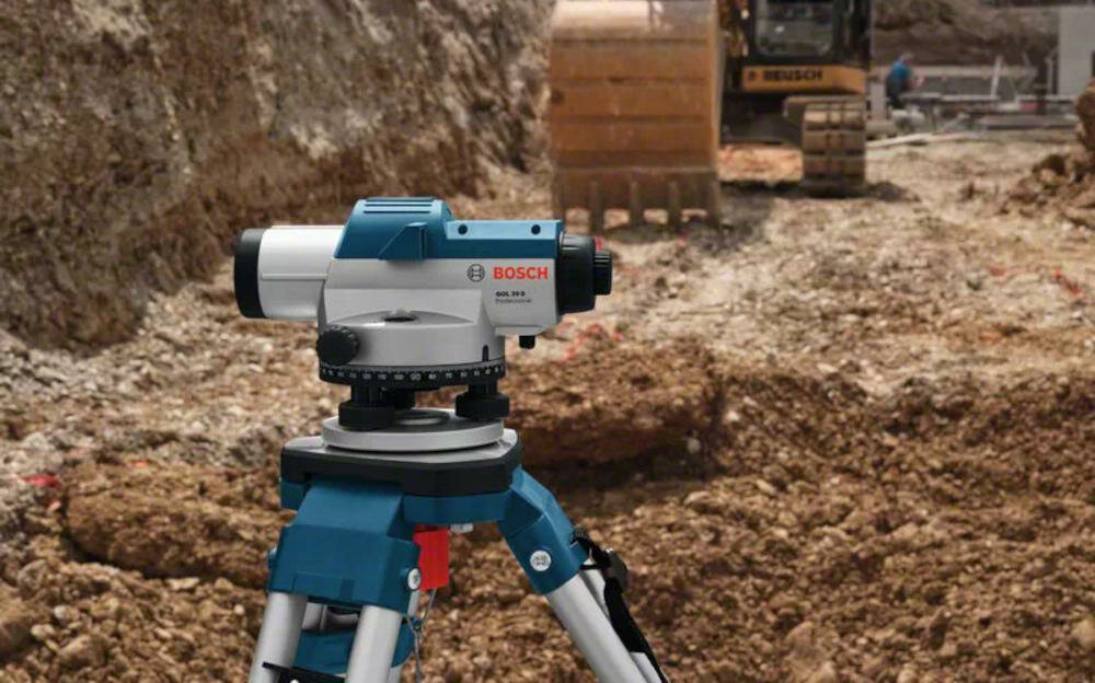 BOSCH GOL 20 D budowa wytrzymała obudowa transport blokada kompensator