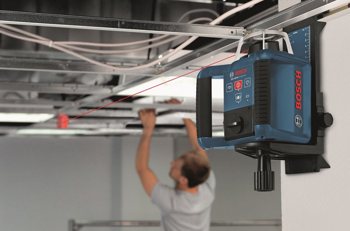 Laser obrotowy BOSCH Professional GRL 300 HV 0601061501, pionownik, sufit, montaż, osie, Praca lasera Bosch w trybie pionowym przy wyznaczaniu osi na budowie.