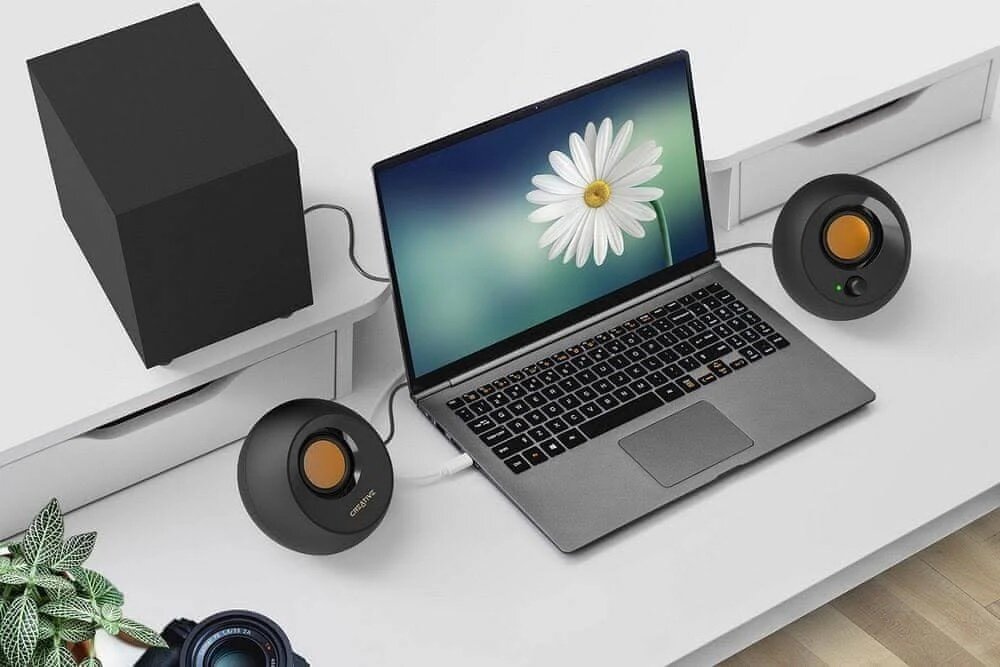 Głośniki CREATIVE Pebble Plus 2.1 system ekranowania magnetycznego