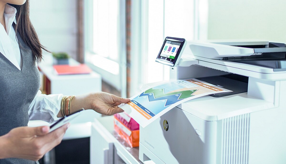 Urządzenie HP LaserJet Pro M479fnw drukowanie skanowanie kopiowanie tusz jakość kolor czerń zbiornik przyciski płynność oszczędność wymiary Rozdzielczość druku