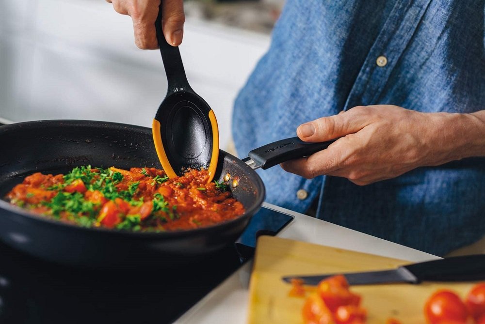 Lyzka FISKARS 1027299 prezentacja