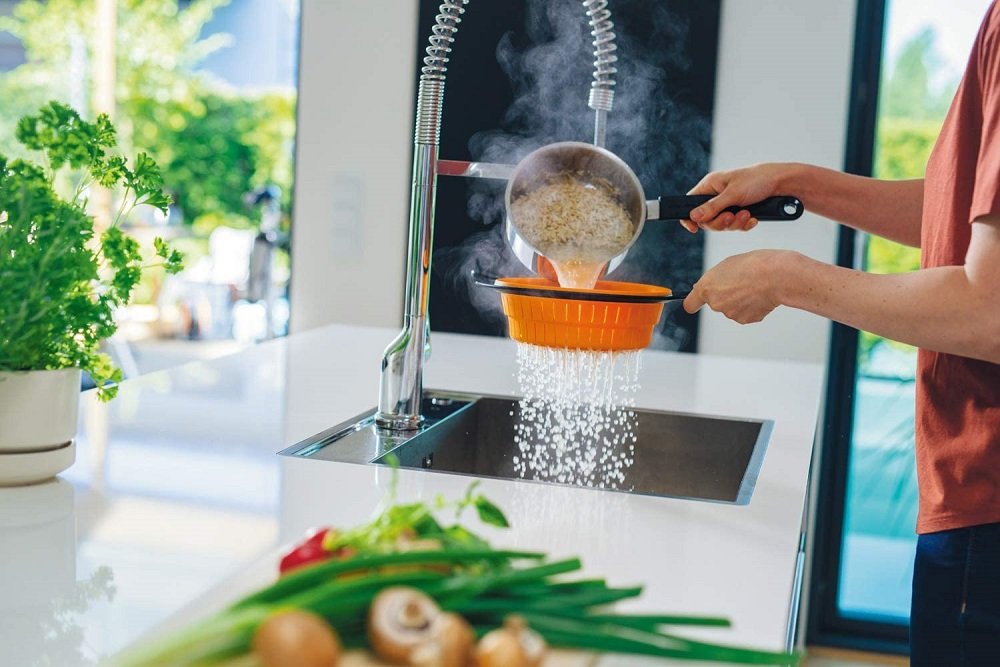 Durszlak FISKARS 1027304 prezentacja