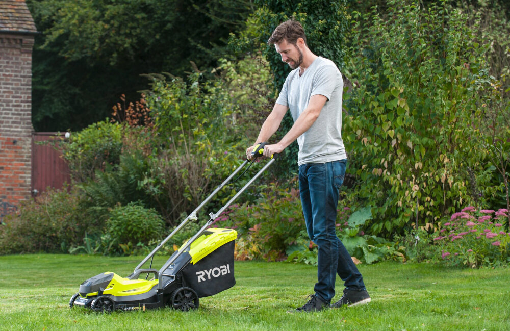 Kosiarka akumulatorowa RYOBI RYOBI RLM18X33B-40 komfortowy uchwyt ergonomiczna forma 3 pozycje wysokości składane i zdejmowane uchwyty