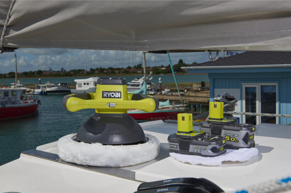 Polerka RYOBI R18B-0 niewielka masa waga 1,9 kg poziom mocy akustycznej 72,6 dB w zestawie instrukcja obsługi w języku polskim