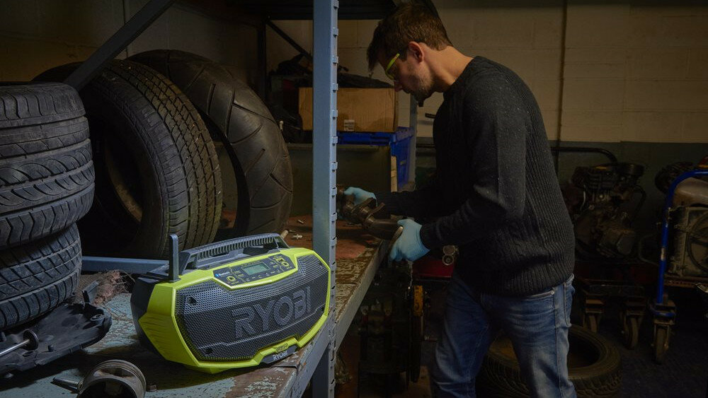 Radioodtwarzacz RYOBI R18RH-0  - wykonanie