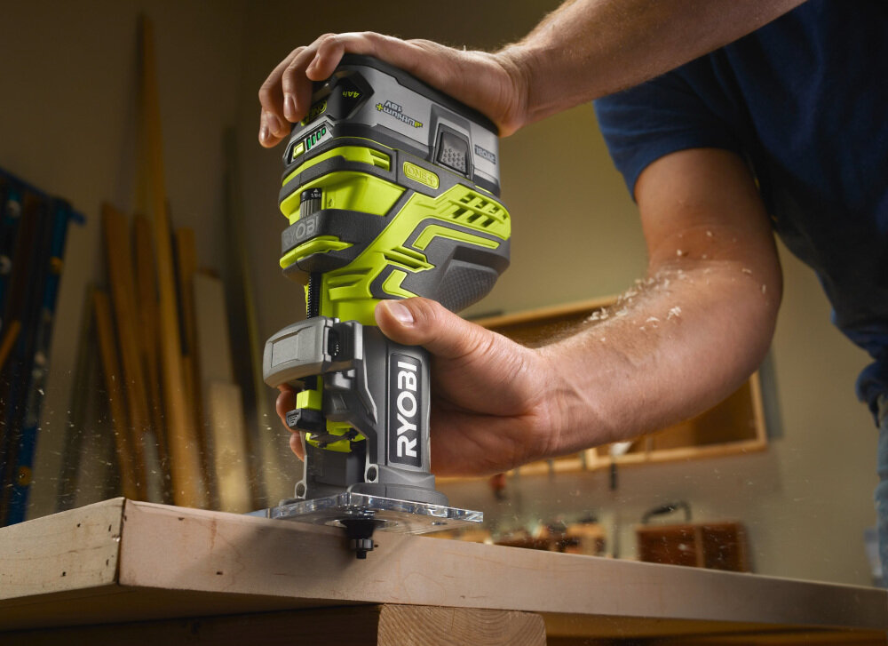 Frezarka RYOBI R18TR-0 aluminiowa stopa większa stabilność dokładność pracy