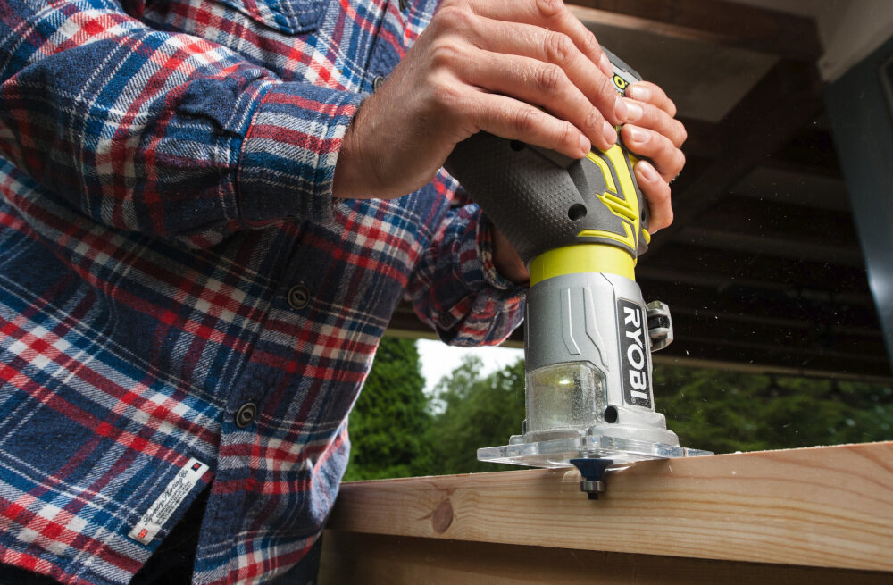 Frezarka RYOBI R18TR-0 zasilanie bezprzewodowe waga 1,3 kg poziom głośności 89,5 dB poziom wibracji przy cięciu 4,8 m/s2