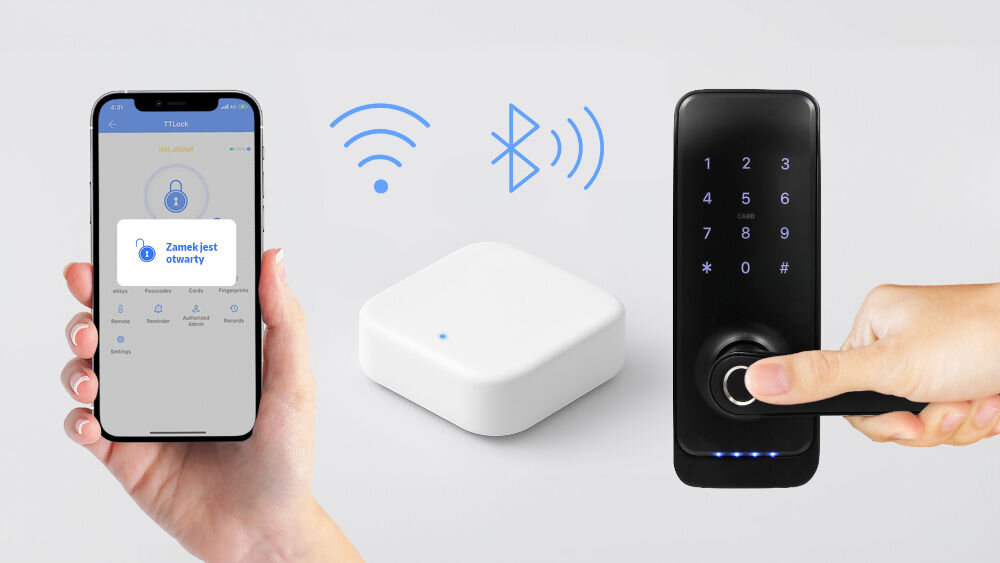 Bramka EURA ACA-20C9 Wi-Fi, Integracja z TTLock, bluetooth, integracja, aplikacja, Na zdjęciu od lewej smartfon z aplikacją TTLock z w trakcie parowania, na środku bramka EURA z logiem bluetooth i wifi powyżej, po prawej pilot i obsługa