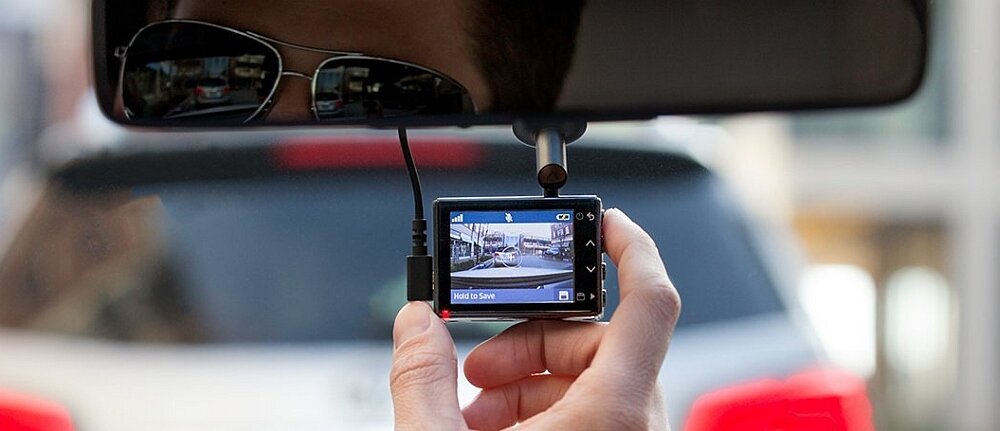 Wideorejestrator GARMIN Dash Cam 46 rozdzielczość ekran bateria zasilanie obiektyw obraz nagrywanie filmy zapis opis wymiary cechy zalety