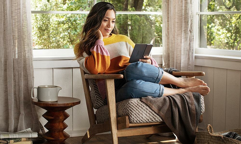 Czytnik E-Booków AMAZON Kindle Oasis 3 ekran czytanie ebooki książki rozdzielczość bateria ładowanie pojemność