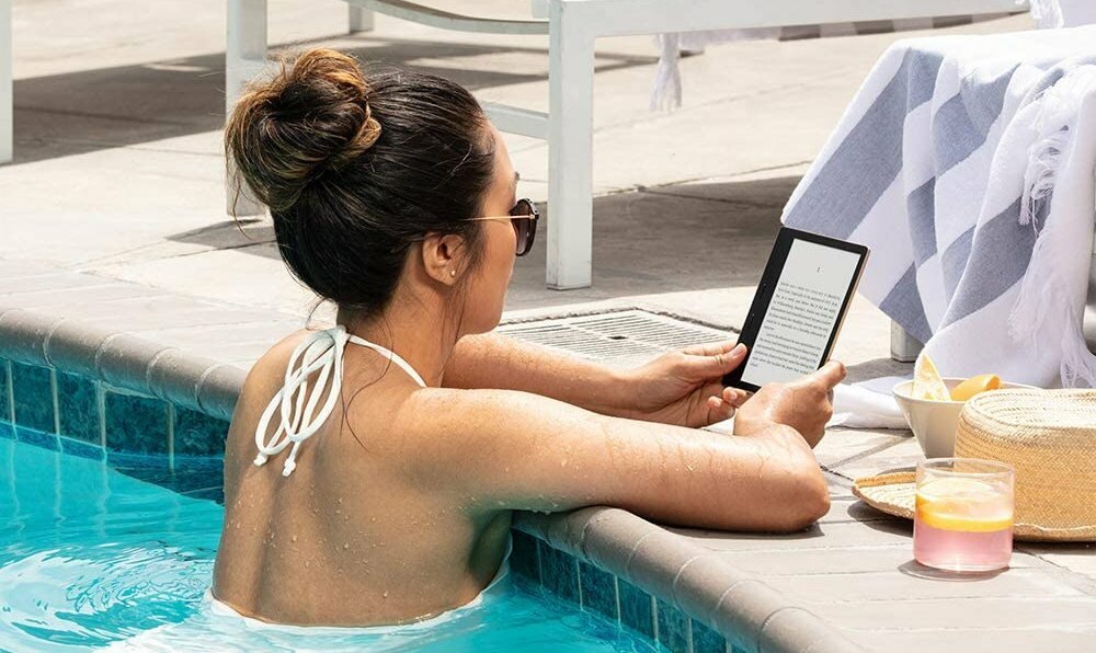 Czytnik E-Booków AMAZON Kindle Oasis 3 ekran czytanie ebooki książki rozdzielczość bateria ładowanie pojemność