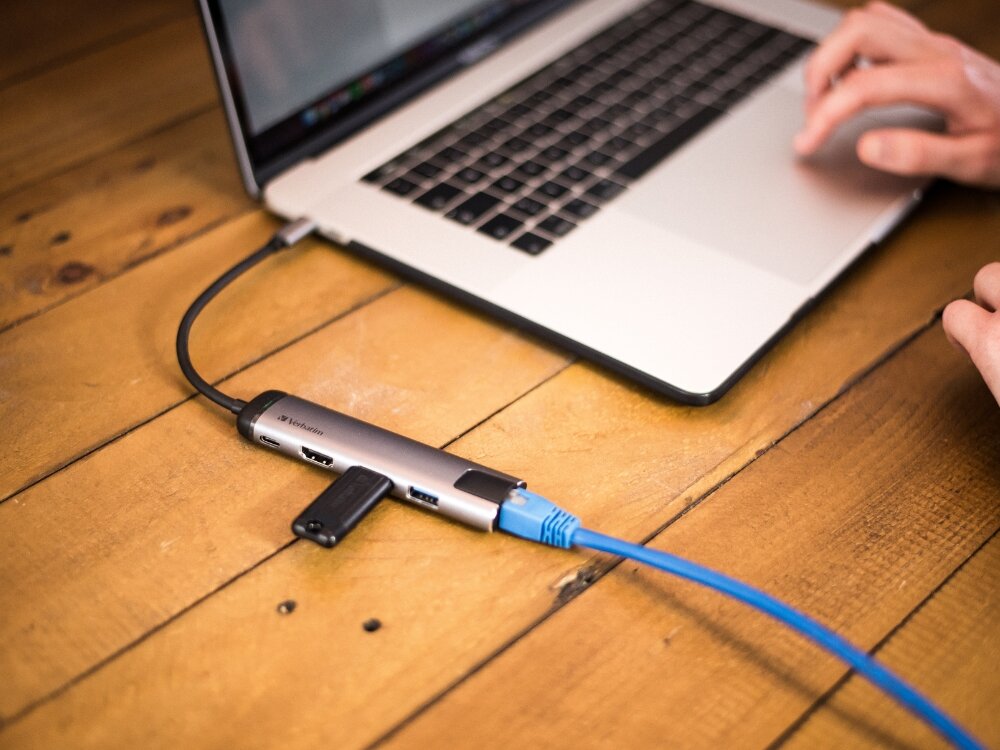 Hub VERBATIM 49141 USB Typu C
                hub podłączony do laptopa hdmi usb 3.0 usb-c ładowanie gigabit ethernet