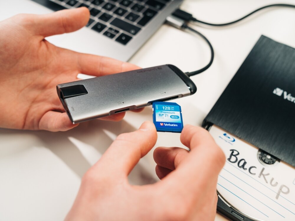 Hub VERBATIM 49142 USB Typu C
                hub w dłoni