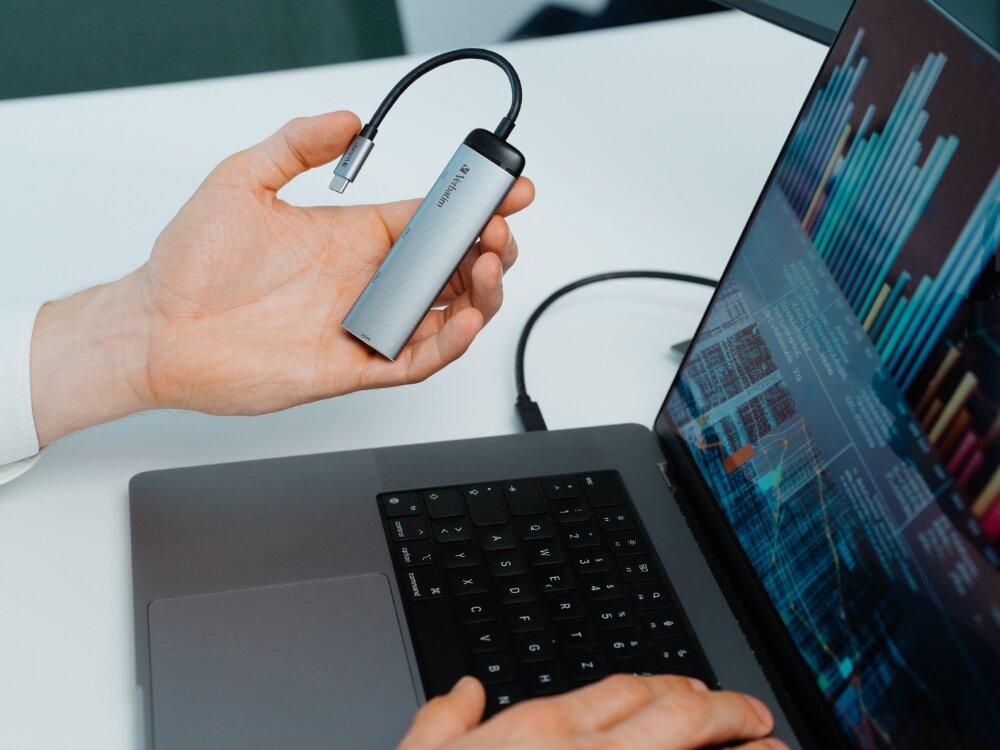 Hub VERBATIM 49140 USB Typu C
                hub w dłoni