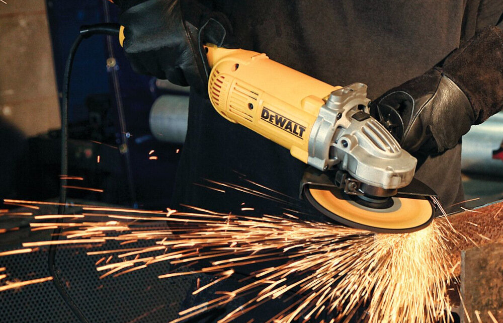 Szlifierka kątowa DEWALT DWE496-QS przycisk blokady wrzeciona tarcza o średnicy 230 mm