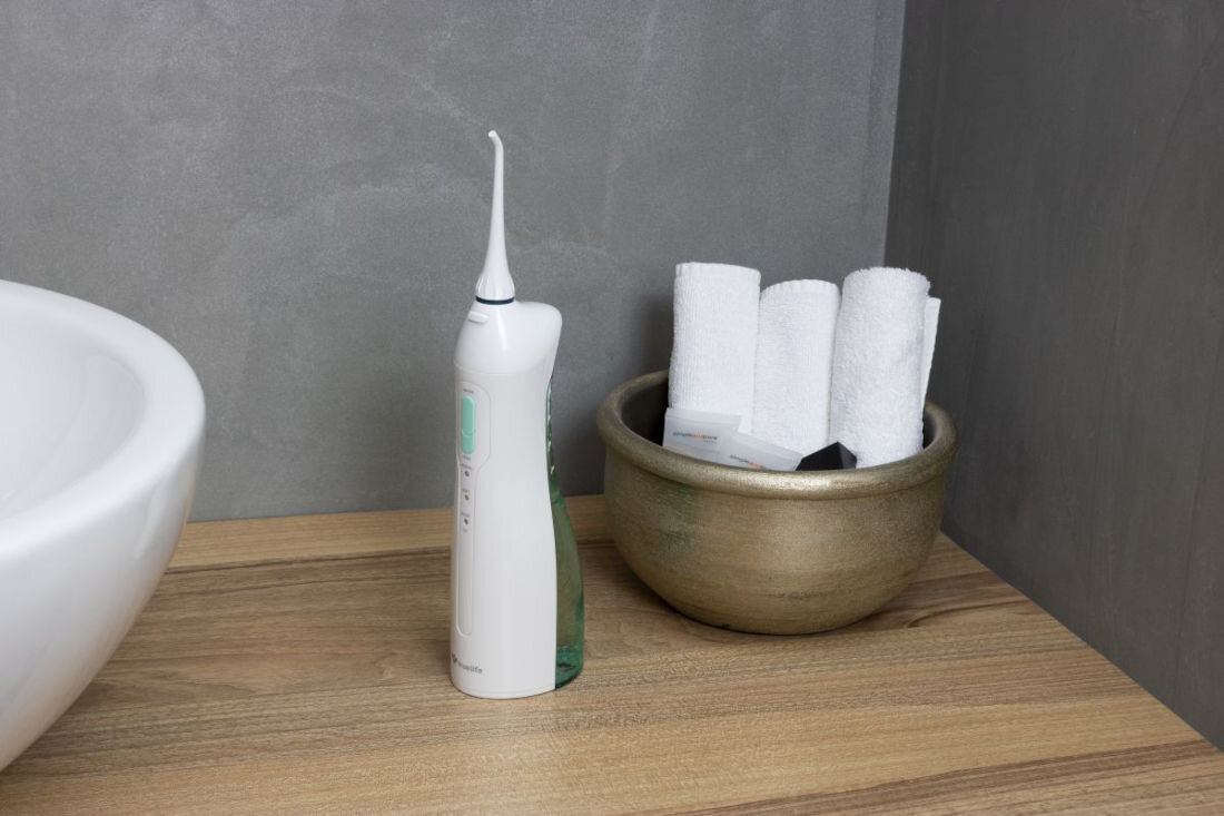 Irygator TRUELIFE AquaFloss Compact trzy tryby zbiornik pojemność ochrona próchnica płytka nazębna uzupełnianie dziąsła Czas pracy Czas ładowania