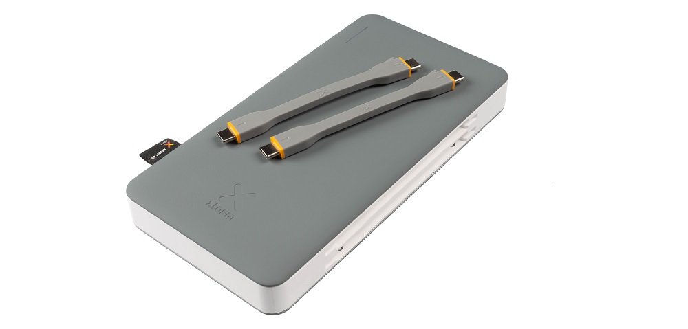 Powerbank XTORM Voyager 26000 mAh widok góra ogólny przewody