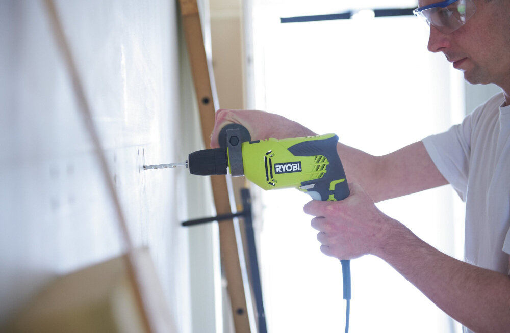 Wiertarka udarowa RYOBI RPD500-G niewielka masa 1,6 kg poziom mocy akustycznej 106 dB