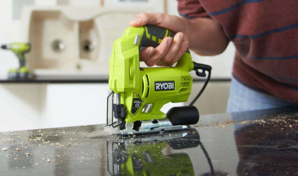 Wyrzynarka RYOBI RJS720-G silnik wydajny moc 500 W maksymalna prędkość bez obciążenia do 3000 obr/min długość skoku do 19 mm