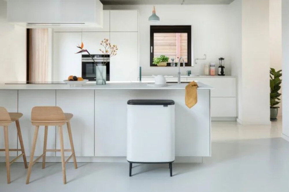 Kosz na śmieci BRABANTIA 130229 Bo Touch Bin Hi 60L Czarny stabilnosc obsluga nozki mechanizm bezpieczenstwo uzytkowanie