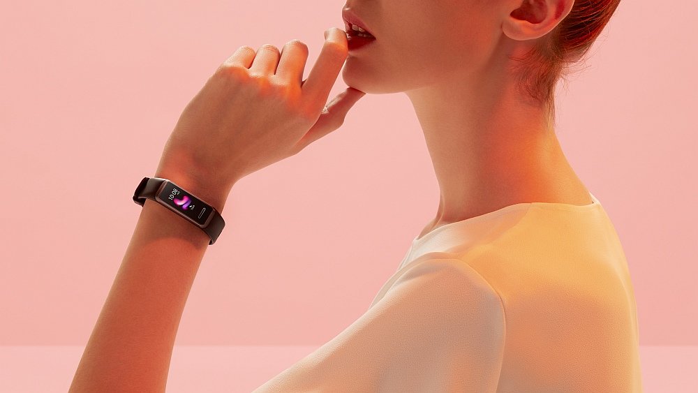 Smartband HUAWEI Band 4 Czarny - Ekran dotykowy