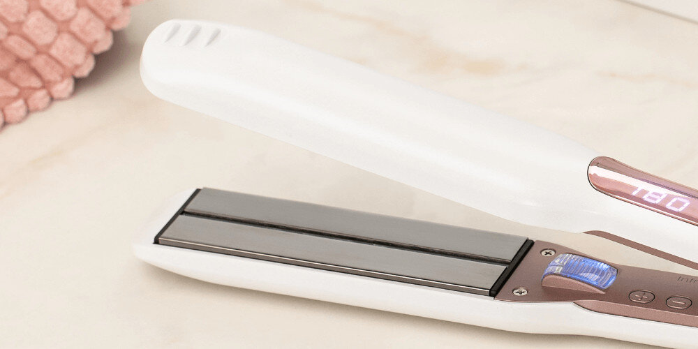 Prostownica SENCOR SHI 4500GD Tytanowe płytki Płytki z tytanową powłoką stylizacja jest płynna i komfortowa gładka powierzchnia nagrzewanie czas