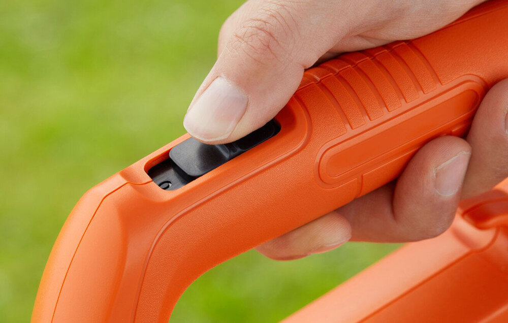 Dmuchawa do liści BLACK&DECKER BEBL185-QS dwie predkosci nadmuchu zintegrowany skrobak funkcjonalnosc