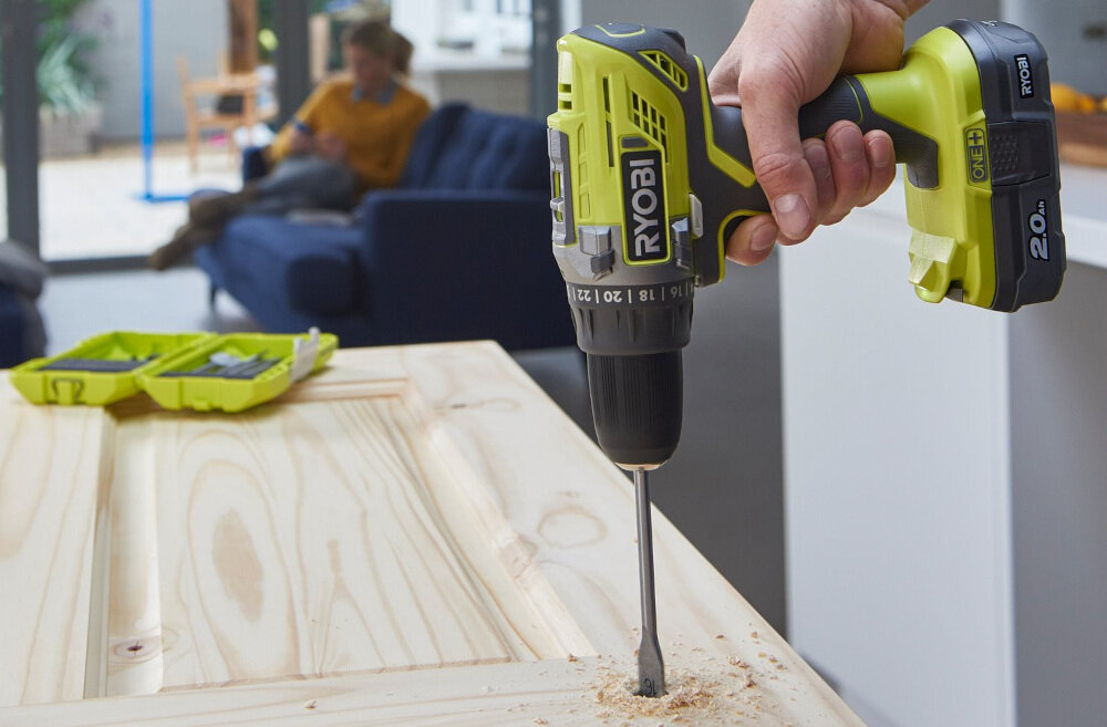 Wiertarko-wkrętarka RYOBI RYOBI R18DD2-220S 2-biegowa przekładnia dłuższy czas pracy akumulatora na jednym cyklu ładowania dłuższa żywotność