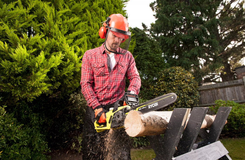 Piła elektryczna RYOBI RCS2340B niewielka masa 4,8 kg innowacyjny system usuwania odpadków wysokiej jakości sprzęt ogrodniczy