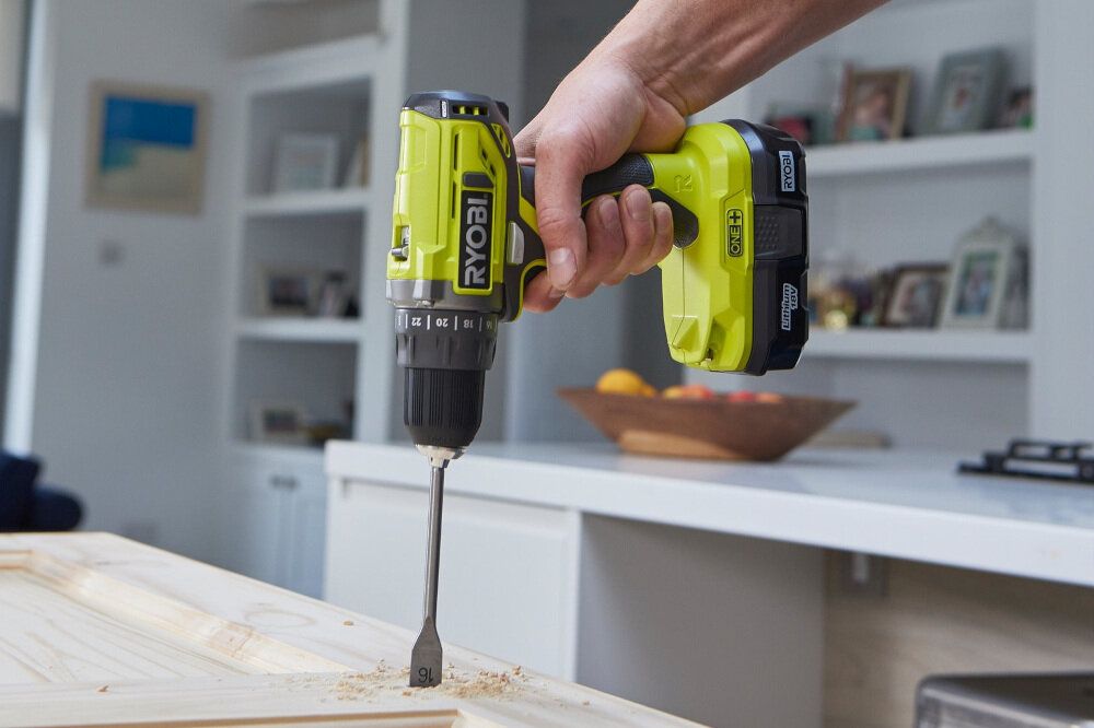Wiertarko-wkrętarka RYOBI R18PD2-0 2-biegowa przekładnia dobrać prędkość do rodzaju wykonywanej pracyc dłuższy czas pracy akumulatora na jednym cyklu ładowania dłuższa żywotność