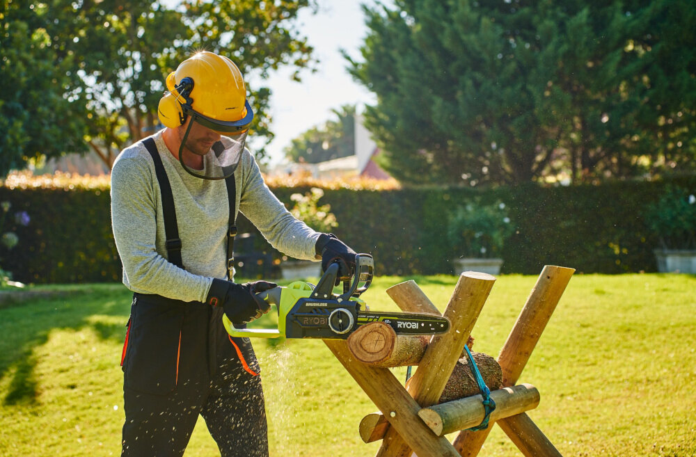 Piła akumulatorowa RYOBI RCS18X3050F ONE+ do typowych prac wycinkowych prowadnica OREGON o długości 30 cm łańcuch mechaniczny hamulec