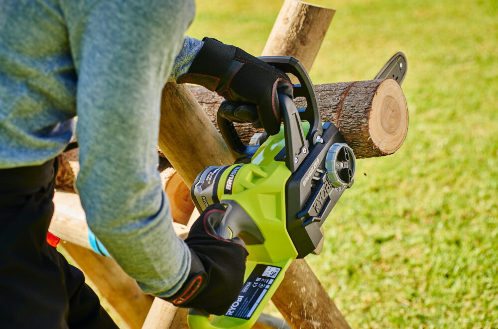 Piła akumulatorowa RYOBI RCS18X3050F ONE+ technologia automatycznego smarowania łańcucha żywotność znaczoco wydłużona wymiana łańcucha beznarzędziowo