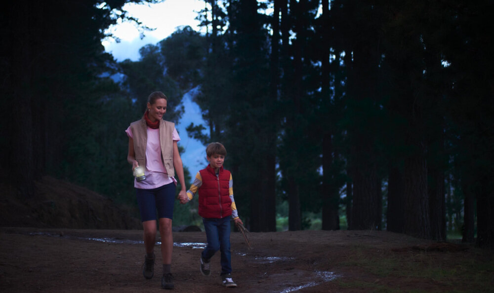 Latarka RYOBI R18T-0 sprawdzi się na krótkich i średnich dystansach maksymalny satysfakcjonujący zasięg do 20 metrów siła światła na poziomie 140 lumenów