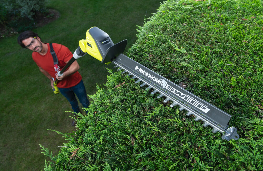 Nożyce do żywopłotu RYOBI OPT1845 akumulatorowe lekka konstrukcja długość cięcia 45 cm grubość cięcia 18 mm