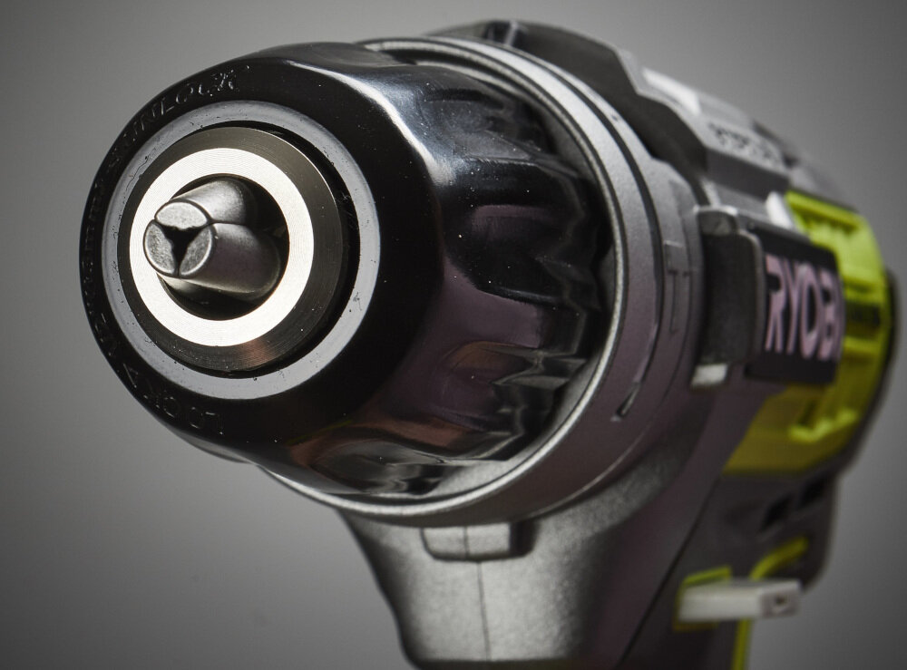 Wiertarko-wkrętarka RYOBI ONE+ R18PDBL-0 metalowy uchwyt bezkluczowy 13 mm z szybkim mocowaniem sześciokątnym maksymalna średnica wiercenia w drewnie do 50 mm w stali i w murze do 13 mm