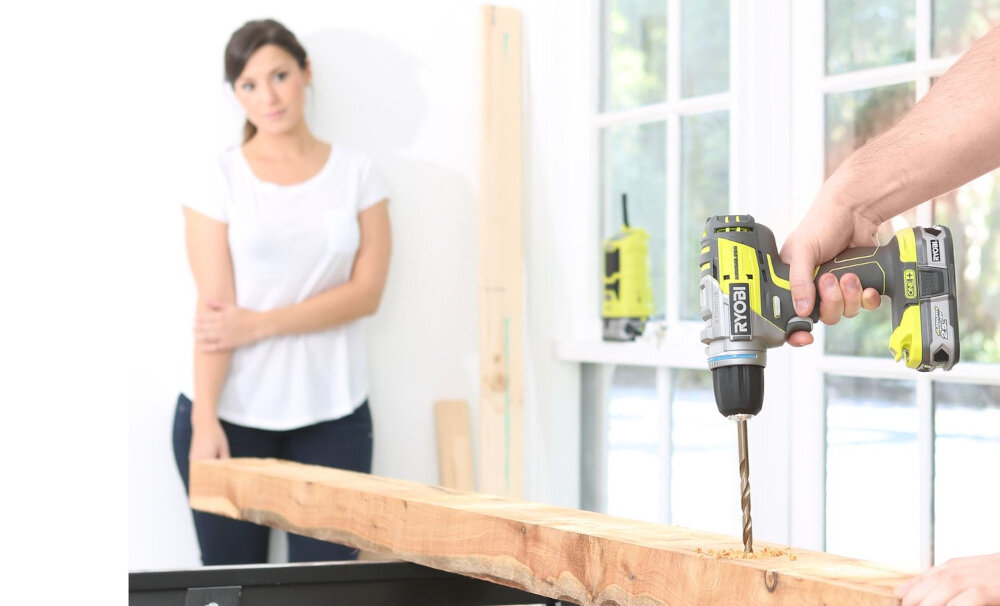 Wiertarko-wkrętarka RYOBI R18DDBL-0 system e-Torque automatyczne wkręcanie wkrętów na równi z powierzchnią wbudowana lampka LED
