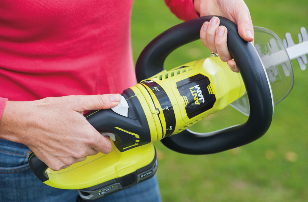 Nożyce do żywopłotu RYOBI OHT1855R akumulatorowe w zestawie nasadka HedgeSweep system Anti-Jam